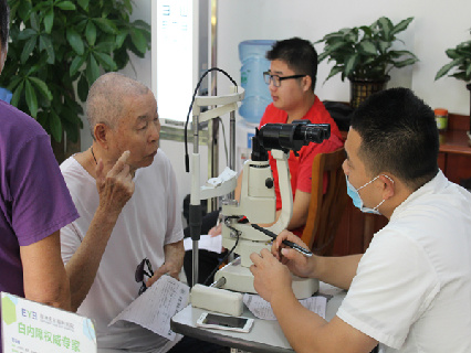 沙塘布社区老年人眼科义诊活动