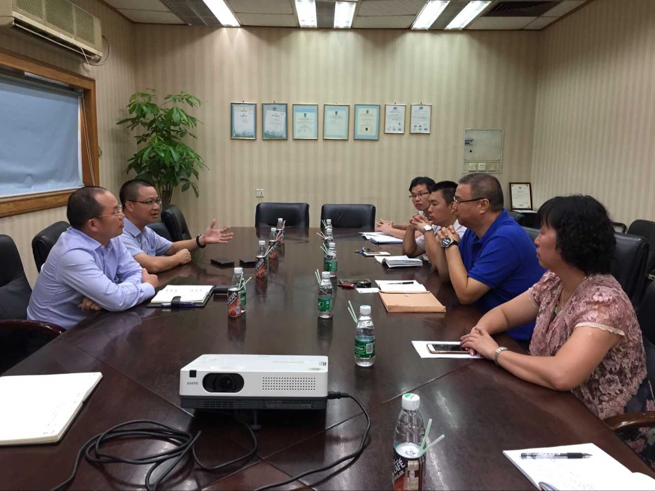 2015年8月18日，街道征收事务办副主任李副主任带领驻点团队成员走访慰问浦良电子（深圳）有限公司。