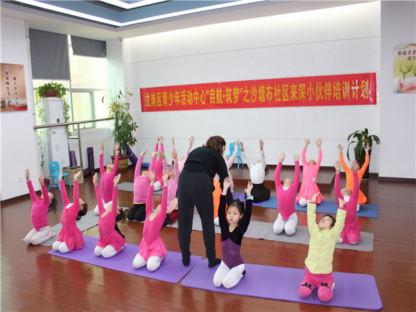 “舞动•奇迹”沙塘布社区青少年中国舞小组开课