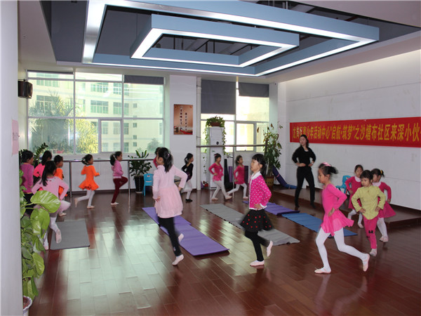 “舞动•奇迹”沙塘布社区青少年中国舞小组结课