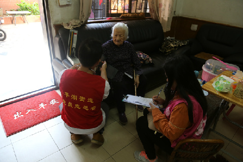 新木社区:“医”路同行，入户探访高龄、孤寡、残疾老人