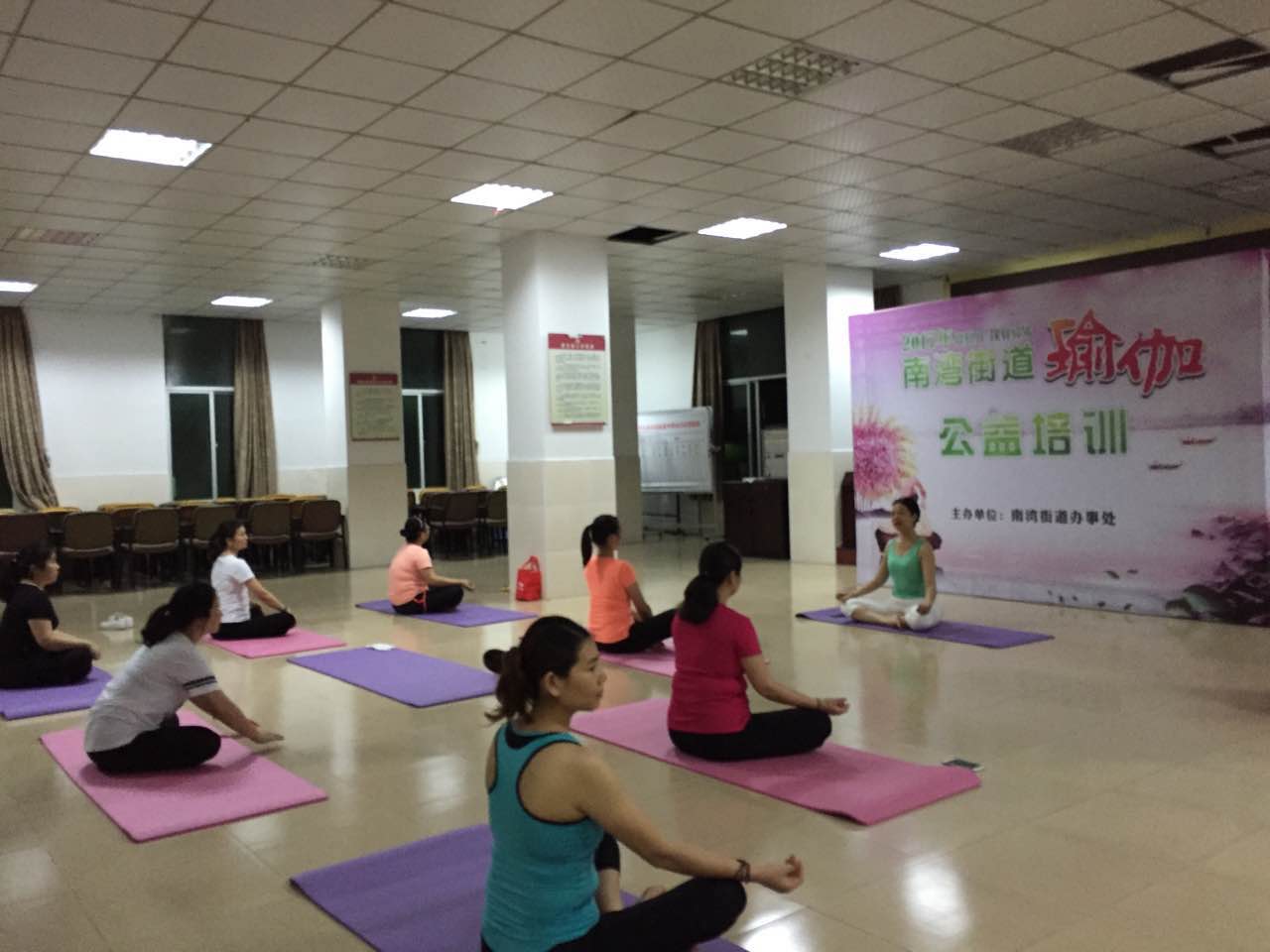丹竹头社区开展瑜伽培训班活动