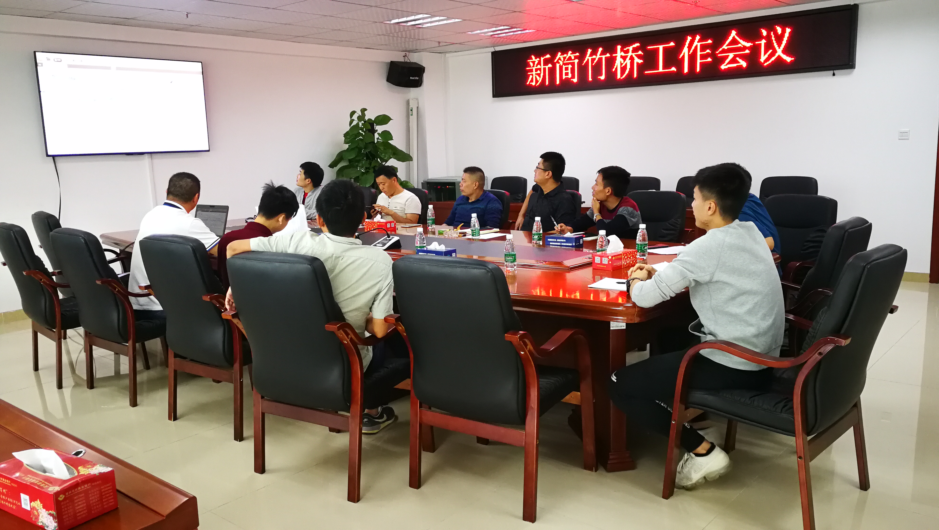 吉厦社区召开简竹新桥设计单位、施工单位、建设单位、监理单位四方协调会