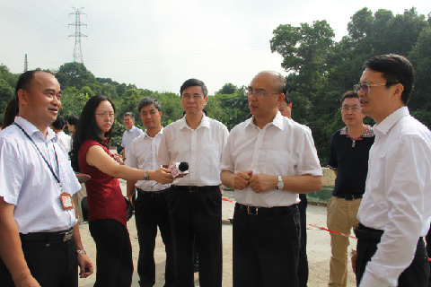 图为2016年8月8日深圳市许勤市长到丹竹头社区视察
