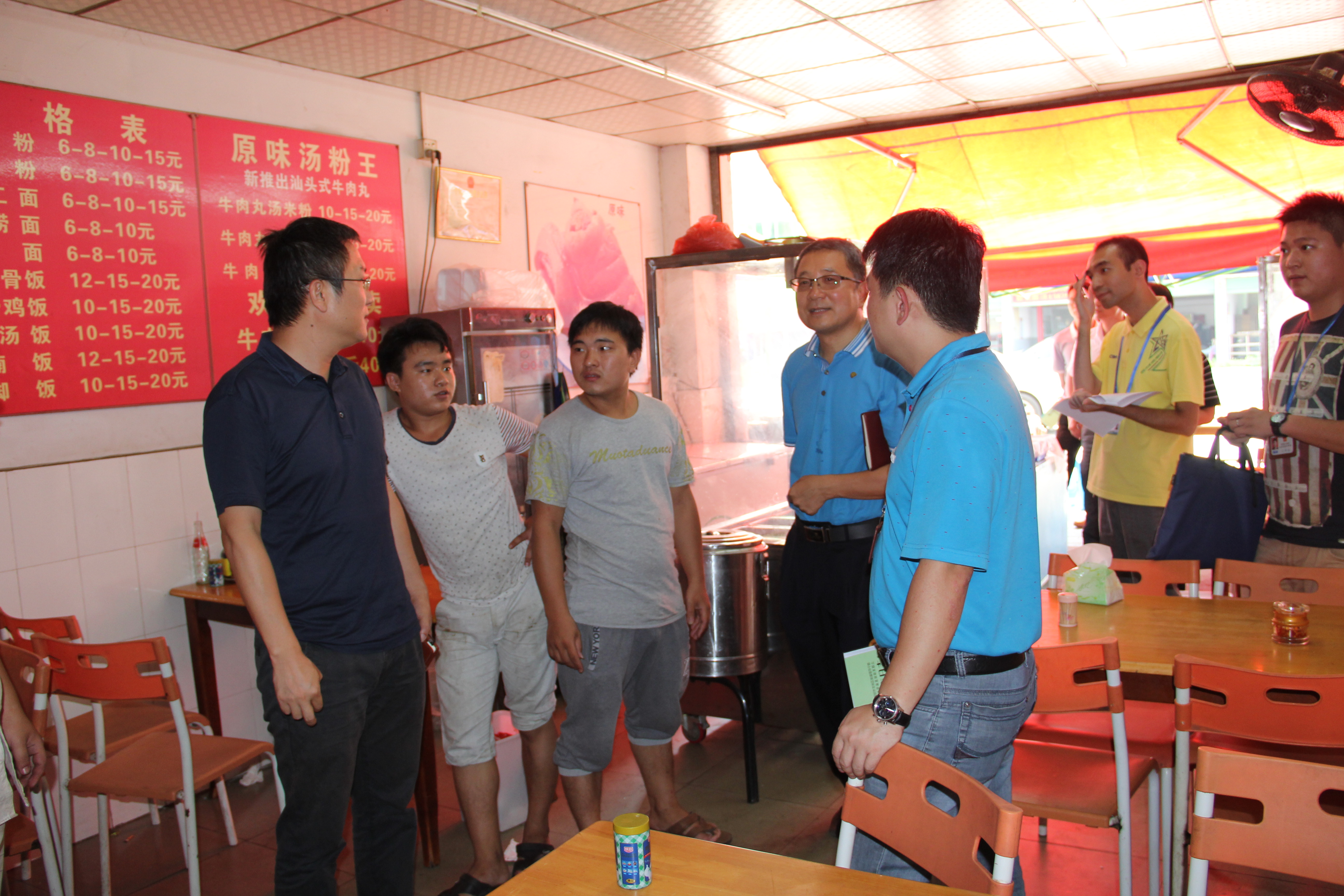 2015年8月25日，街道党工委委员李振宁同志带领驻点团队成员检查宝鼎威物流公司B区的三小场所。